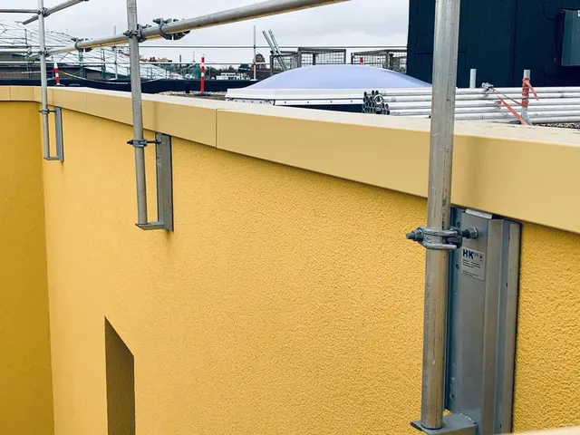 Dachrandsicherung an einem Hotelneubau in Bonn