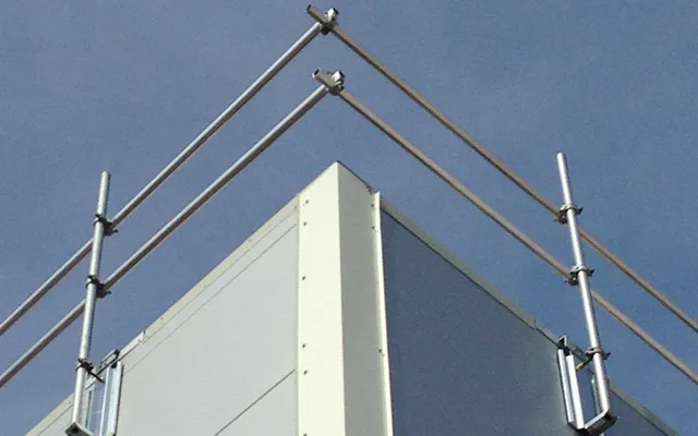 Logistikzentrum Haller mit gesicherter Dachkante