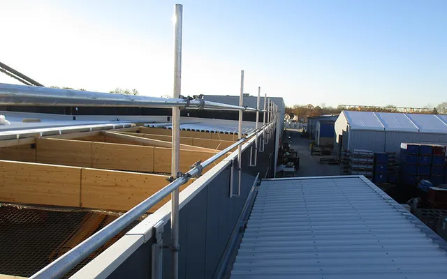 Neubau Weska mit temporärem Seitenschutz
